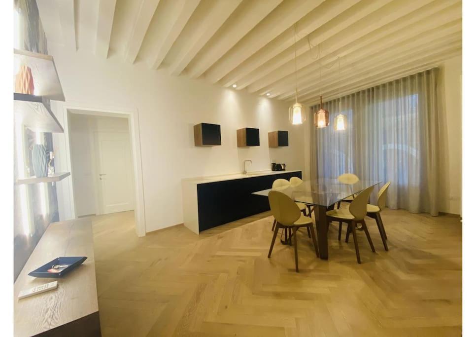 Sweet Time Venice, Luxury San Marco Frezzaria Apt! * Venedig