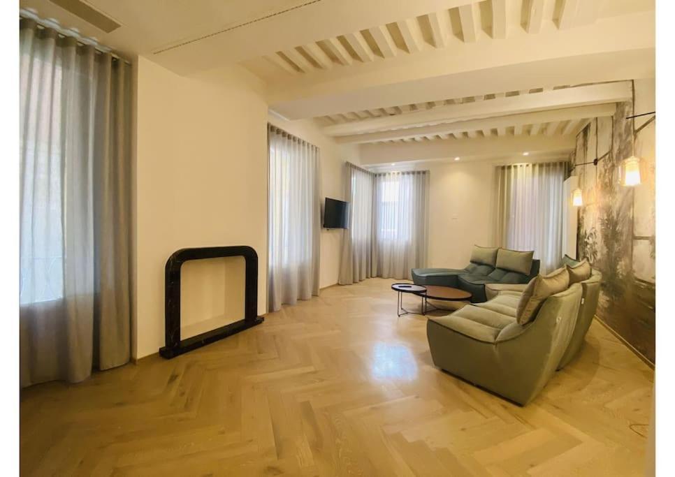Sweet Time Venice, Luxury San Marco Frezzaria Apt! Lejlighed *